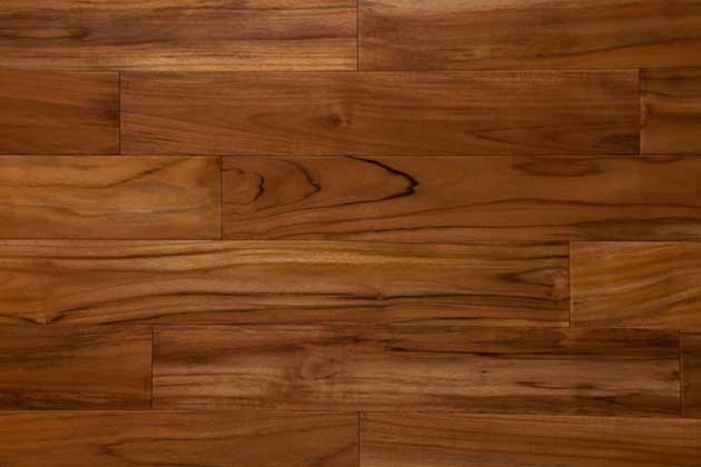 Массивная доска из тика со скидкой 30%