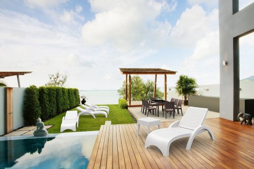 Комплект из 2 лежаков и столика Fiji