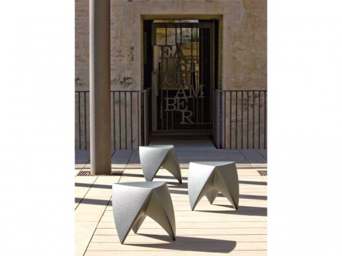 Столик-пуф пластиковый Mr. Lem